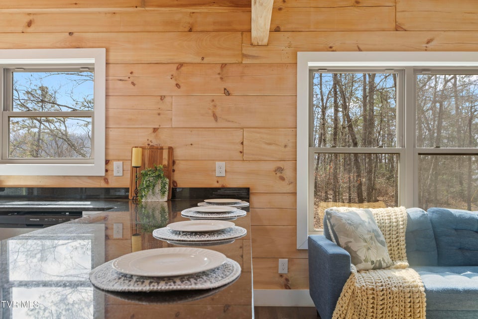 Photo #11: 954 Glasgow Street