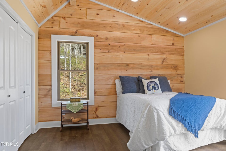 Photo #22: 954 Glasgow Street