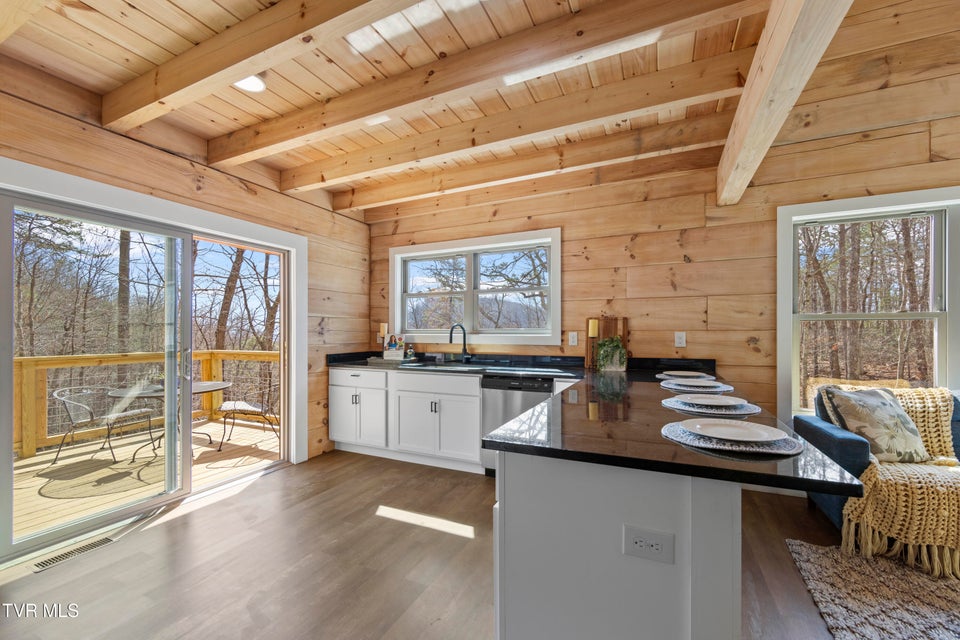 Photo #13: 954 Glasgow Street