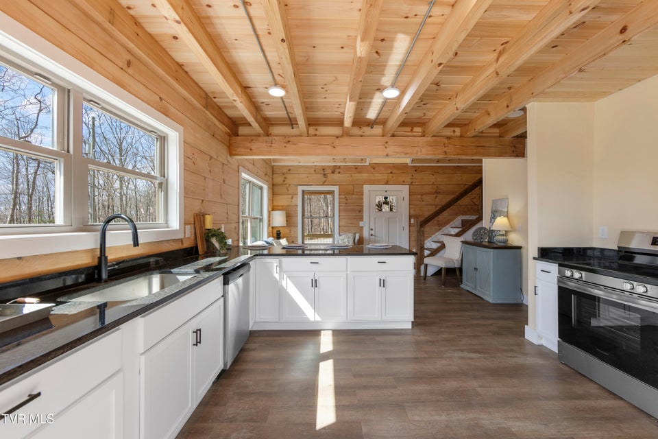 Photo #14: 954 Glasgow Street