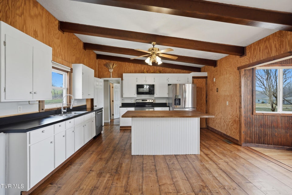 Photo #7: 24116 Quintana Street