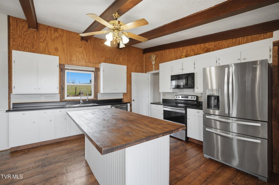 Photo #8: 24116 Quintana Street