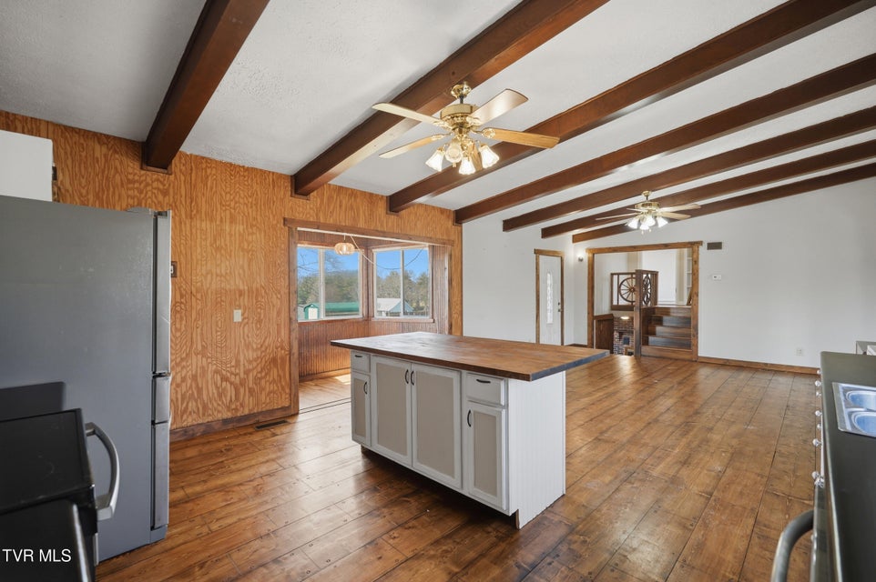 Photo #9: 24116 Quintana Street