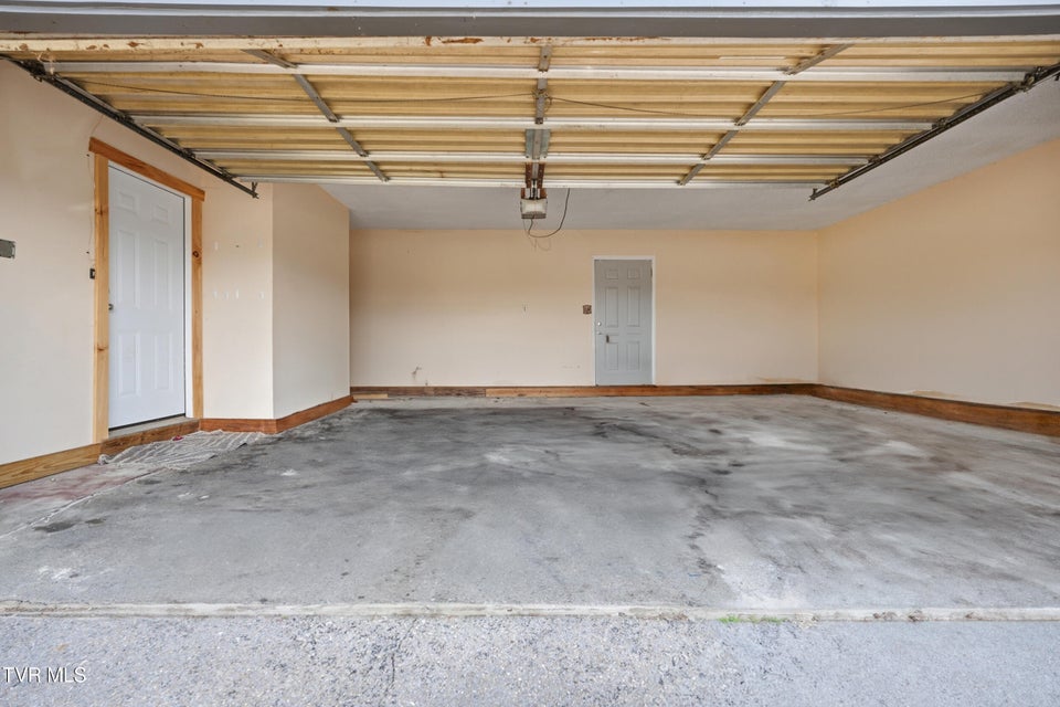 Photo #33: 24116 Quintana Street