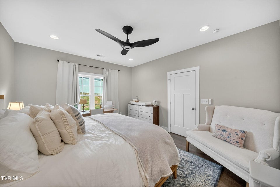 Photo #20: 118 Gunners Way