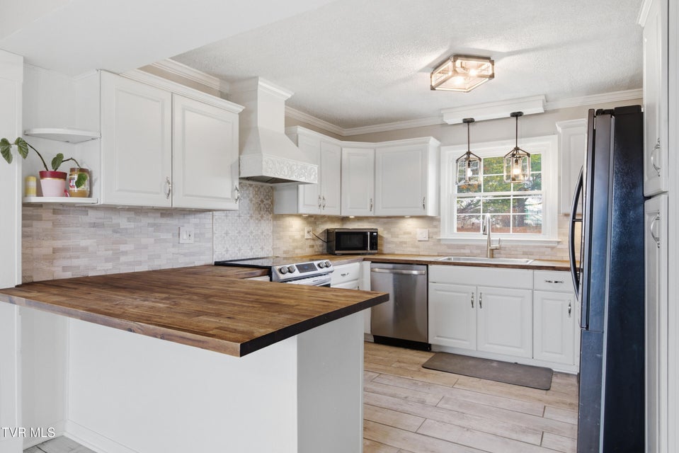 Photo #13: 1270 Crestview Drive