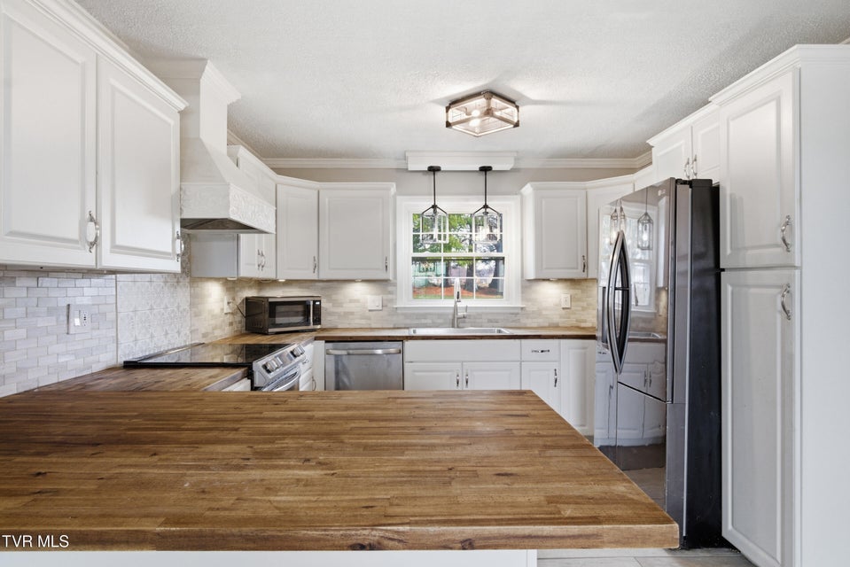 Photo #10: 1270 Crestview Drive