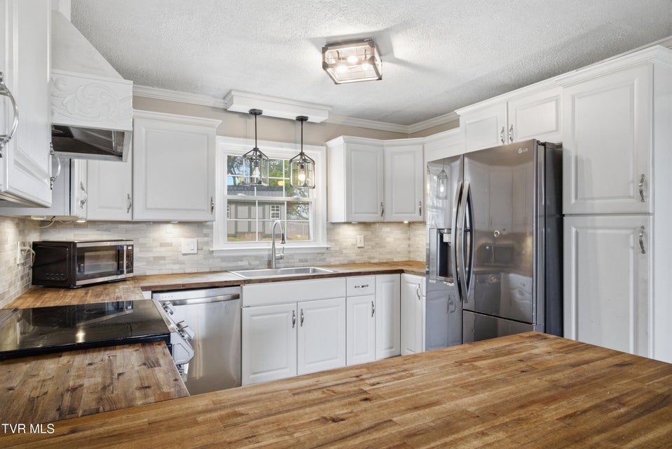 Photo #4: 1270 Crestview Drive