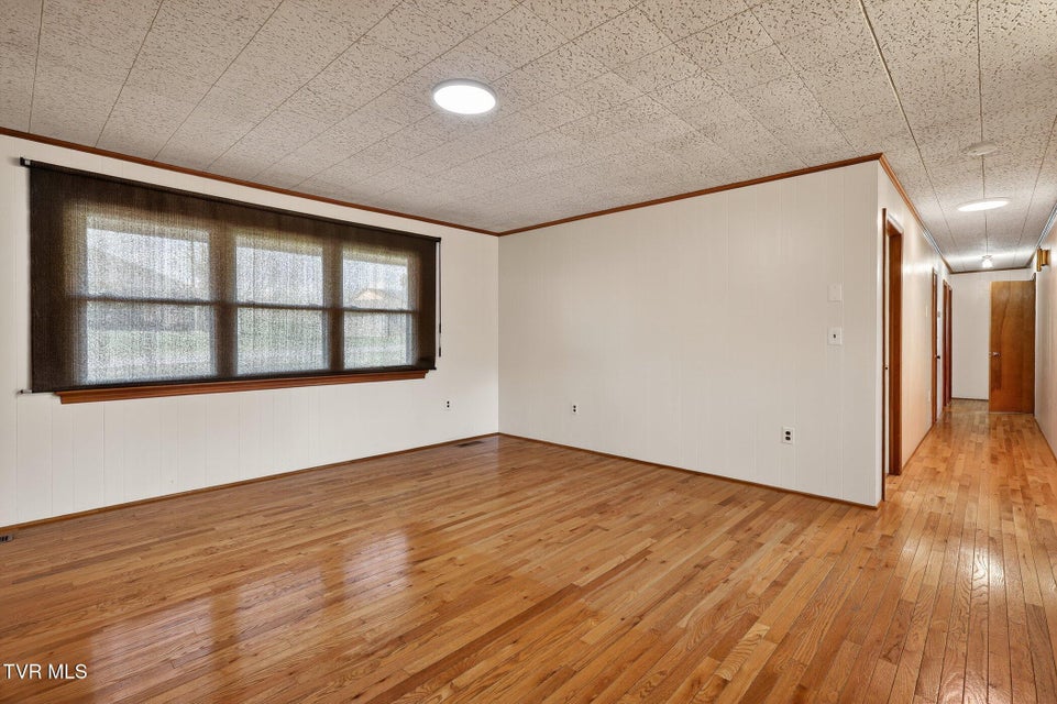 Photo #8: 42 Hurt Avenue