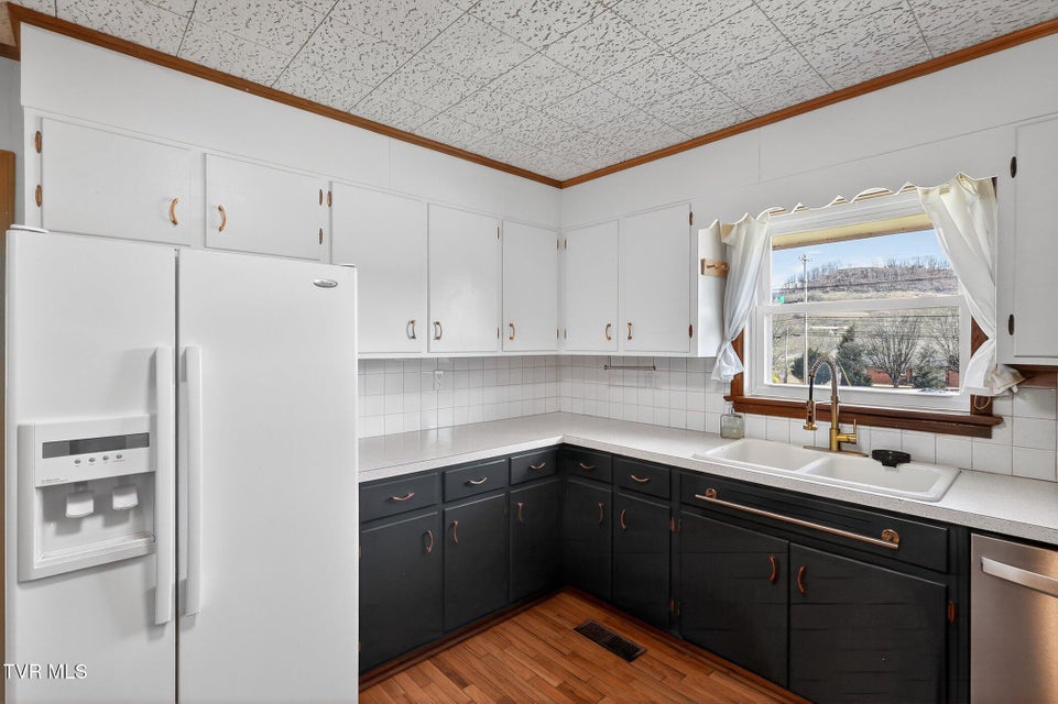 Photo #11: 42 Hurt Avenue