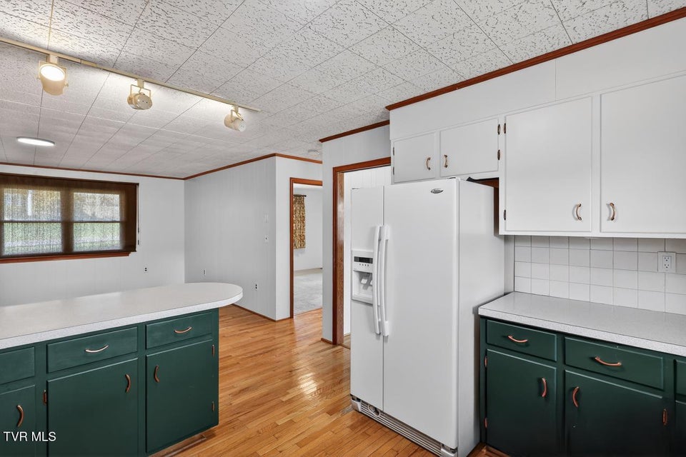 Photo #13: 42 Hurt Avenue