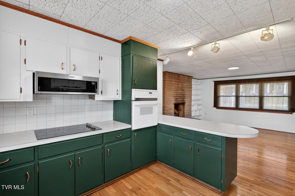 Photo #14: 42 Hurt Avenue