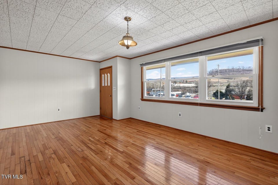 Photo #15: 42 Hurt Avenue