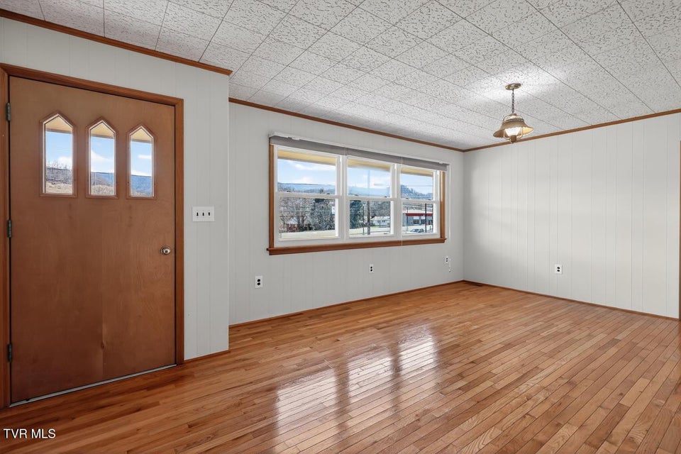 Photo #18: 42 Hurt Avenue