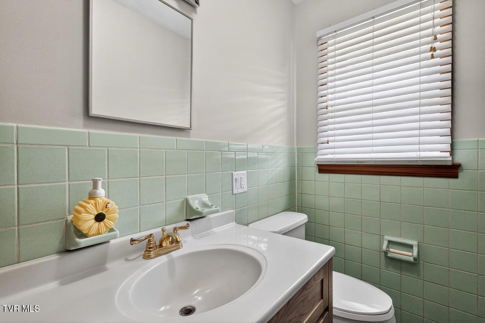 Photo #19: 42 Hurt Avenue