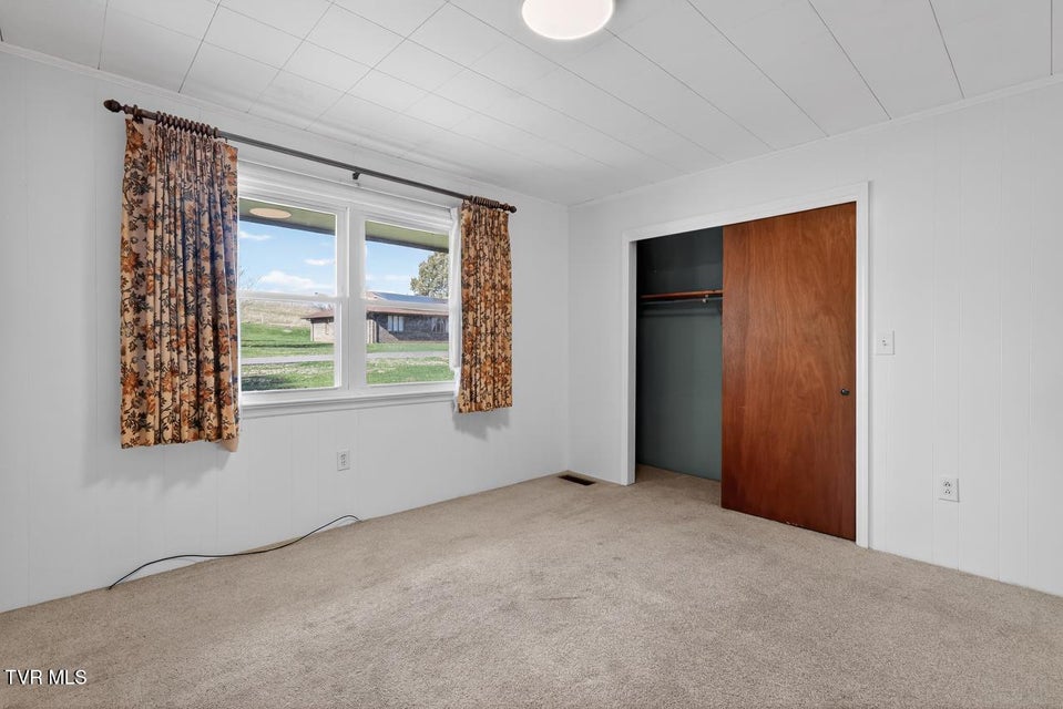 Photo #20: 42 Hurt Avenue