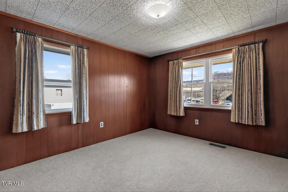 Photo #26: 42 Hurt Avenue