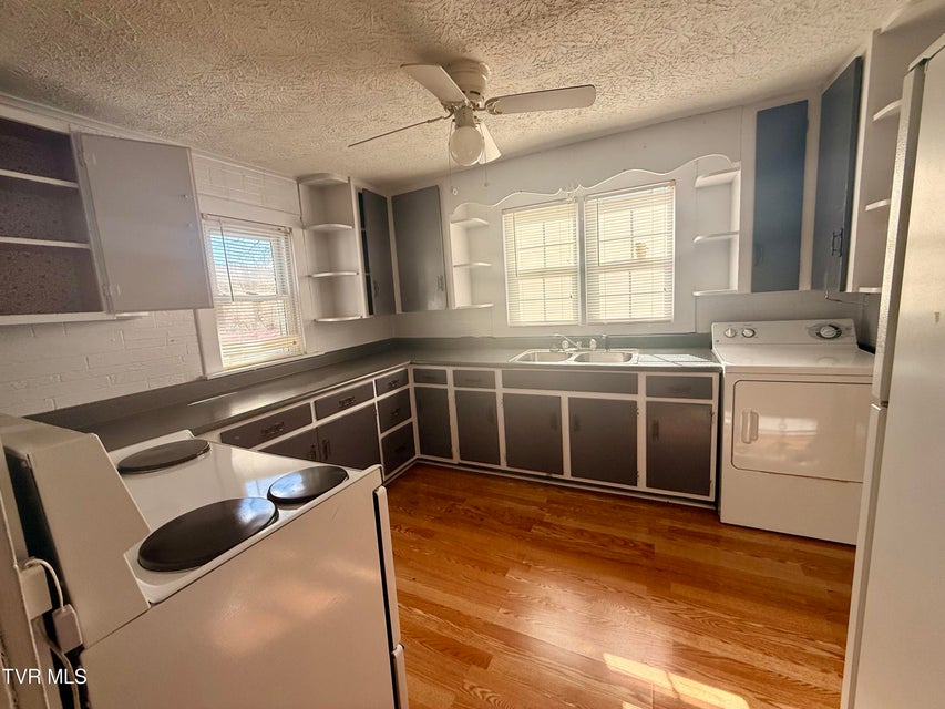 Photo #8: 5821 Orebank Road