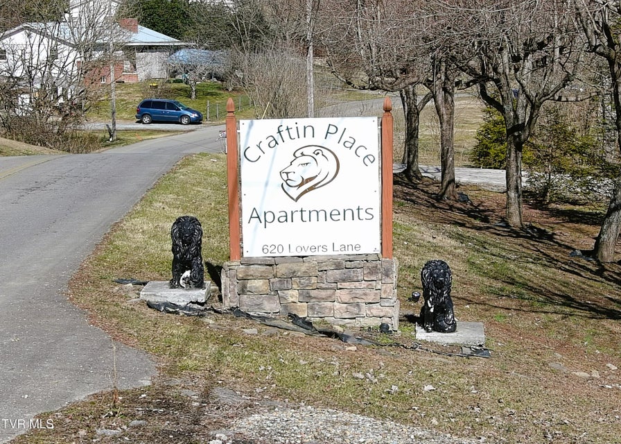 Photo #15: 620 Lovers Lane