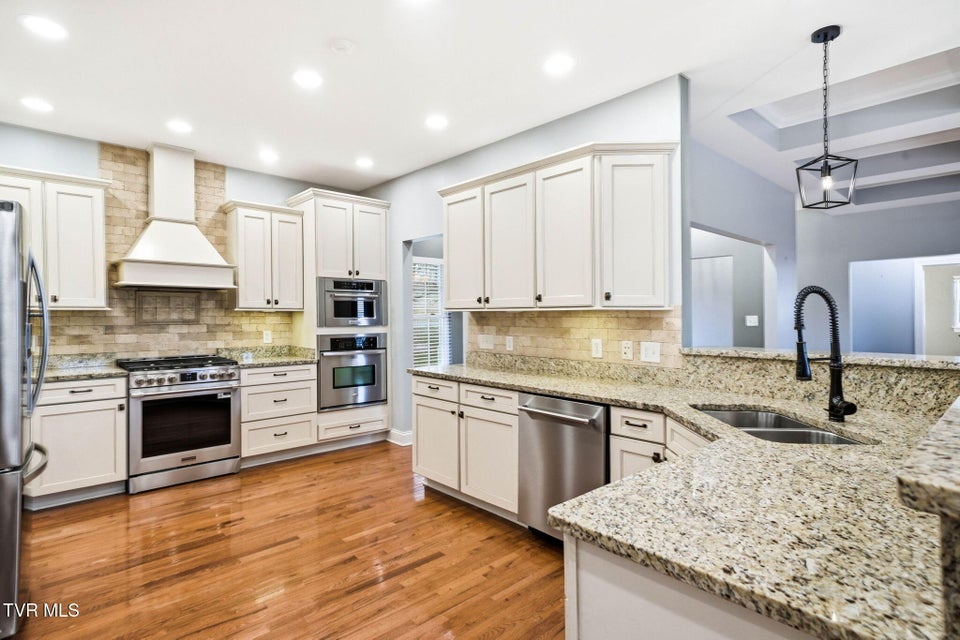 Photo #20: 442 Grovemont Place