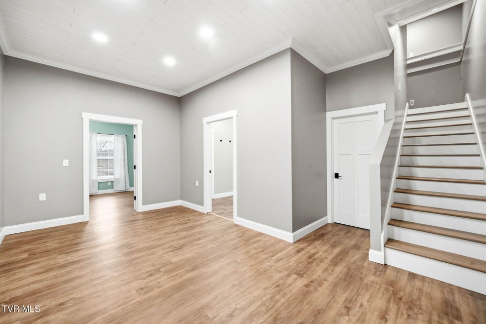 Photo #37: 442 Grovemont Place