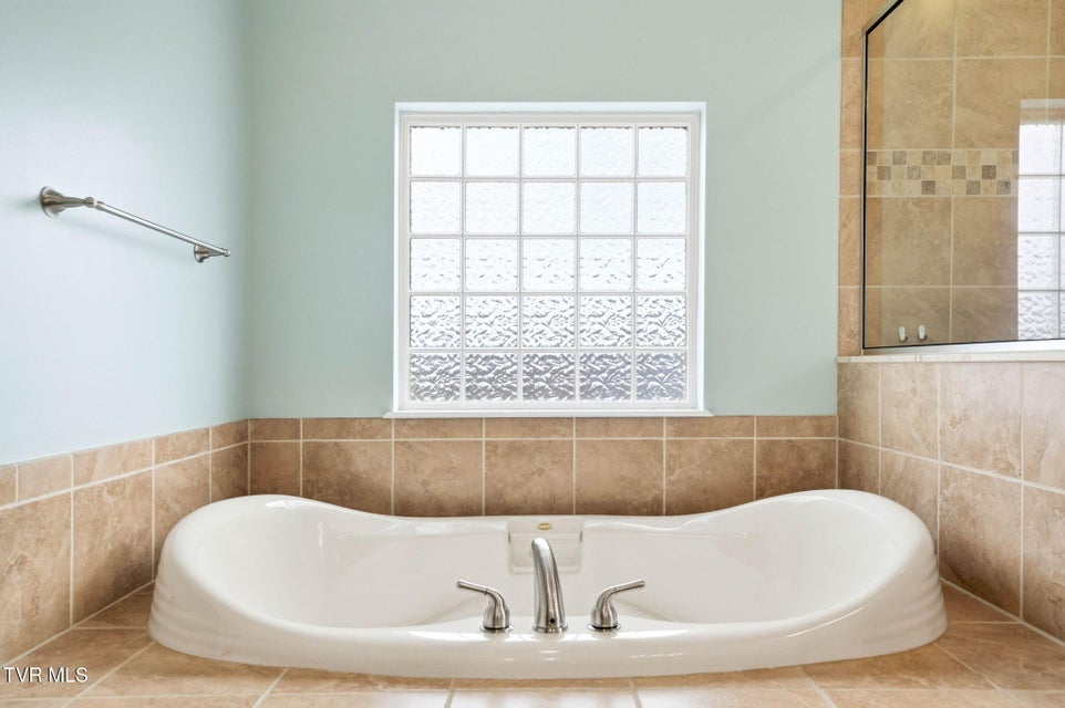 Photo #29: 442 Grovemont Place