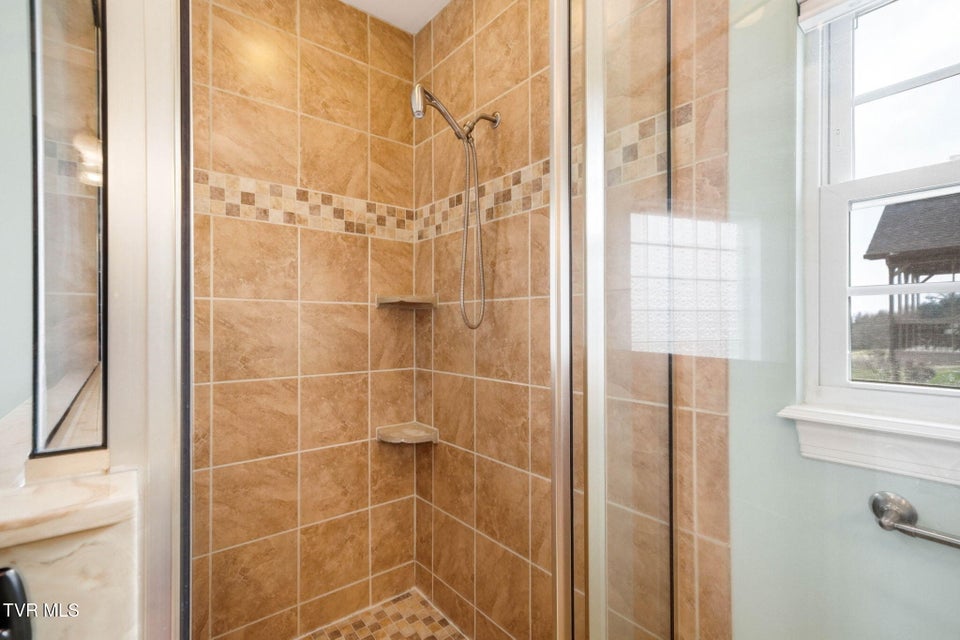 Photo #28: 442 Grovemont Place