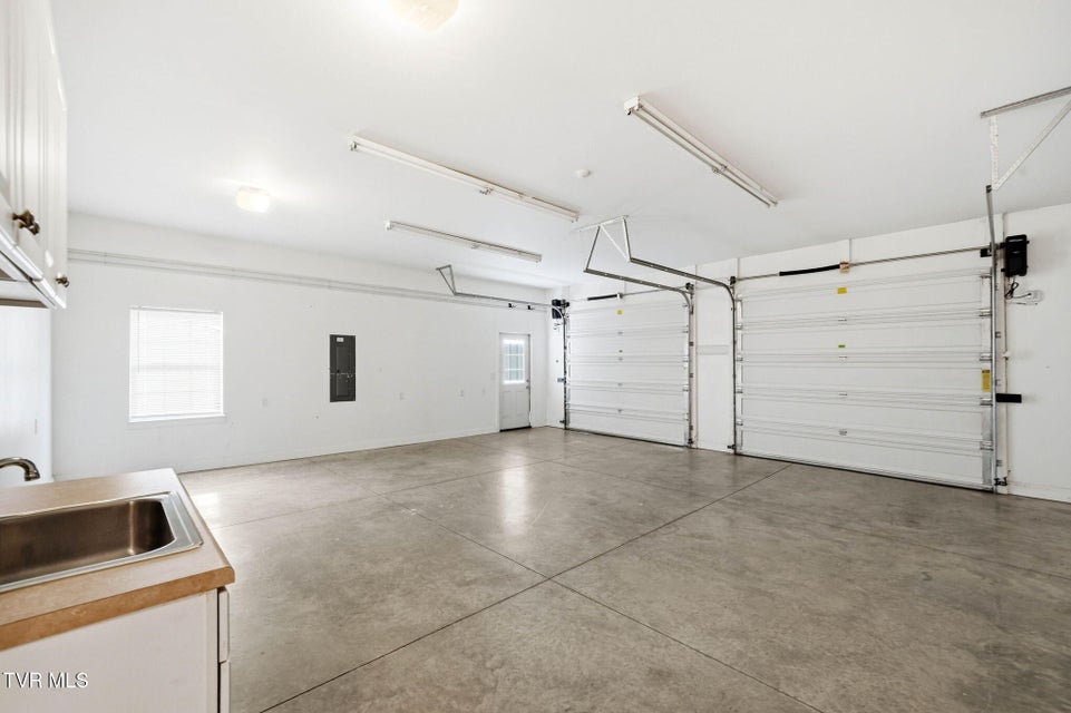 Photo #38: 442 Grovemont Place