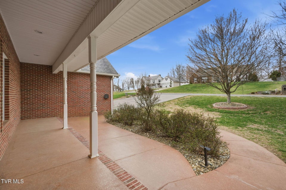 Photo #5: 442 Grovemont Place