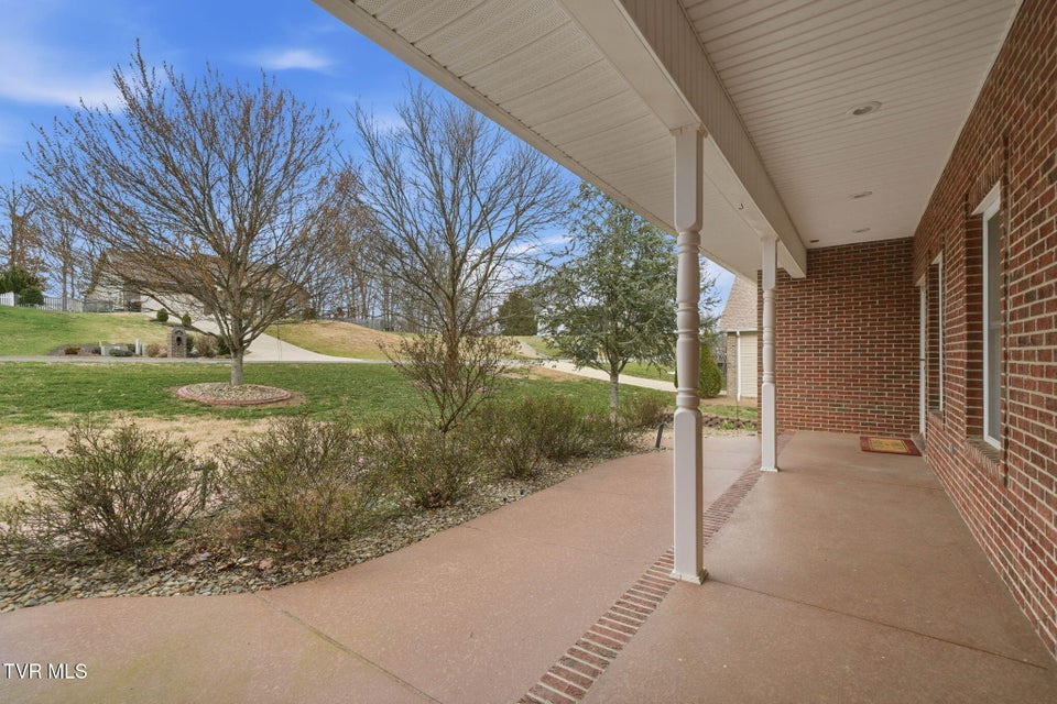 Photo #6: 442 Grovemont Place