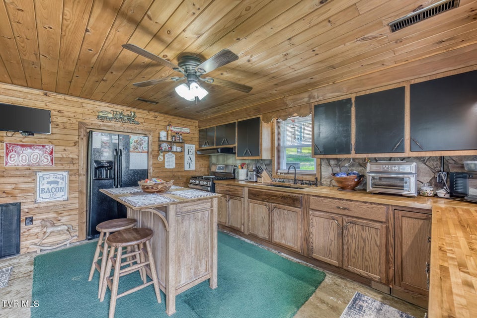 Photo #3: 105 Hubbard Road