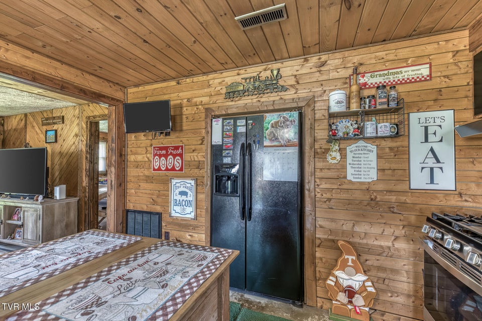 Photo #7: 105 Hubbard Road