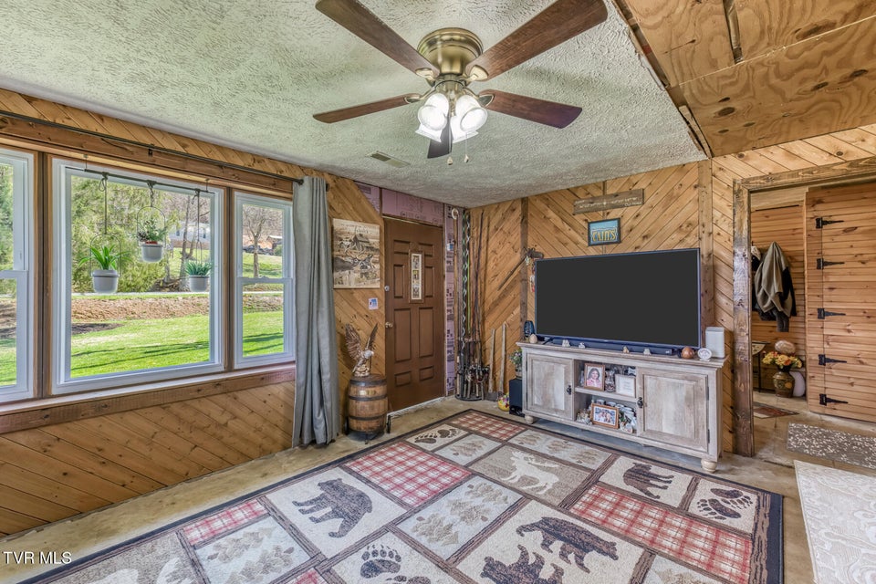 Photo #10: 105 Hubbard Road