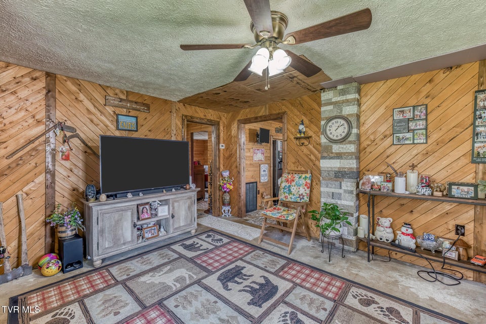 Photo #11: 105 Hubbard Road