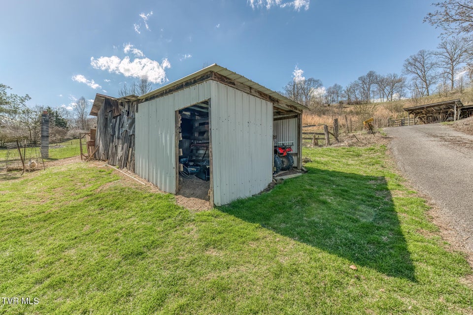 Photo #27: 105 Hubbard Road