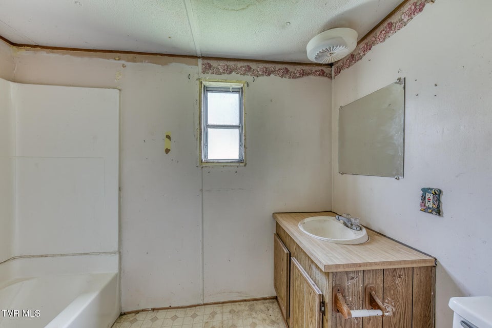 Photo #43: 105 Hubbard Road