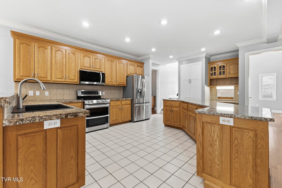 Photo #33: 1054 Colonial Drive