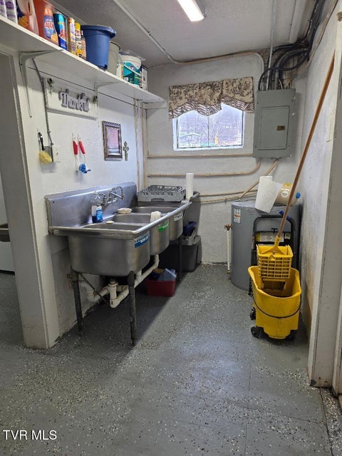 Photo #3: 122 Main Street