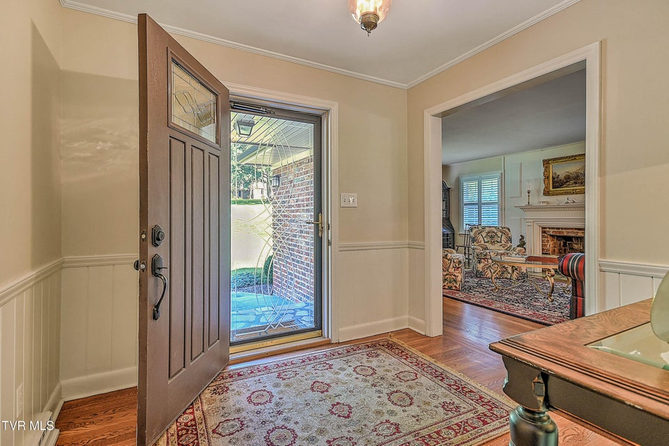 Photo #4: 2041 Edgemont Avenue