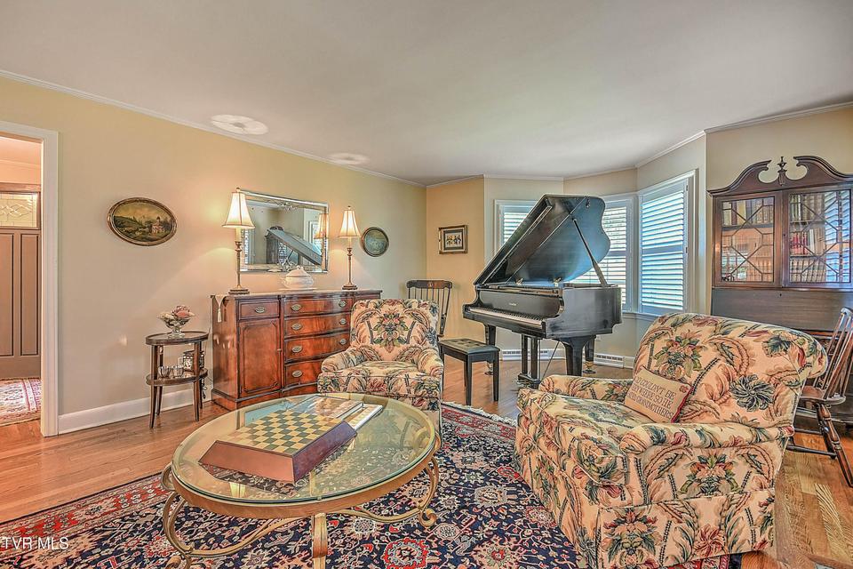 Photo #9: 2041 Edgemont Avenue