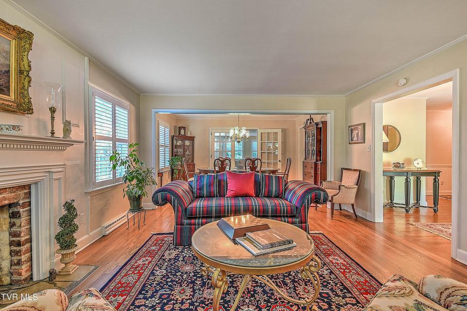 Photo #10: 2041 Edgemont Avenue