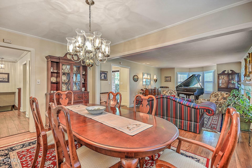 Photo #11: 2041 Edgemont Avenue