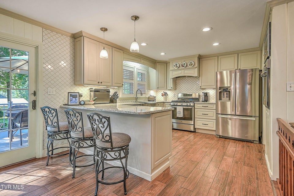 Photo #16: 2041 Edgemont Avenue