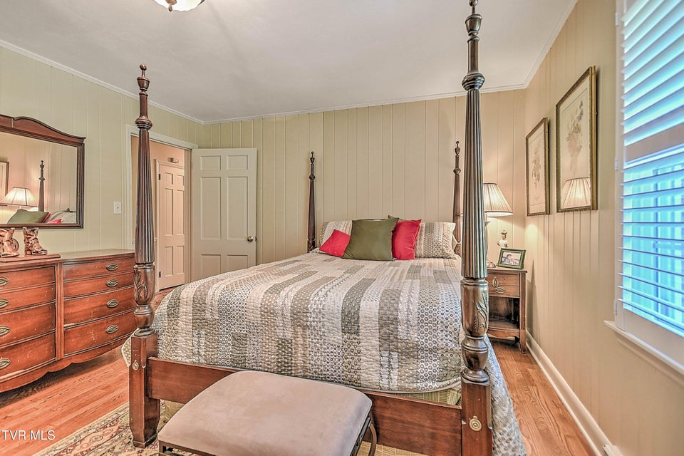 Photo #22: 2041 Edgemont Avenue