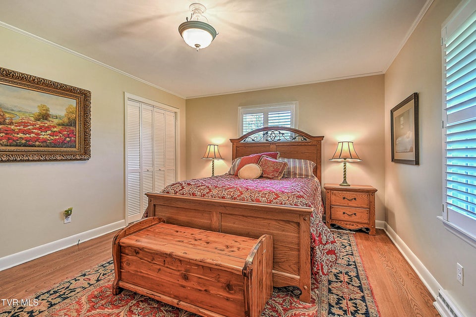 Photo #27: 2041 Edgemont Avenue