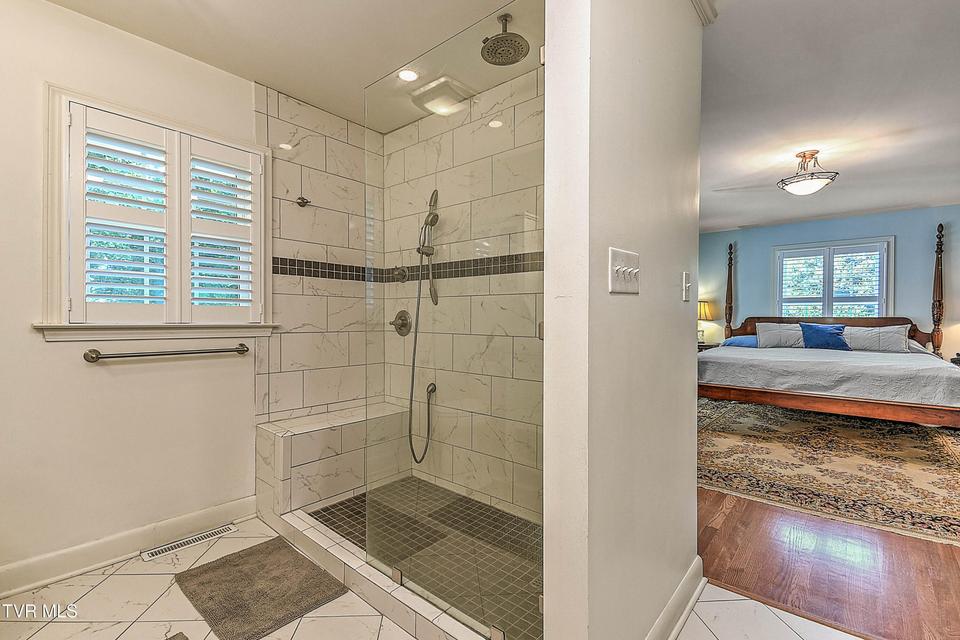 Photo #31: 2041 Edgemont Avenue