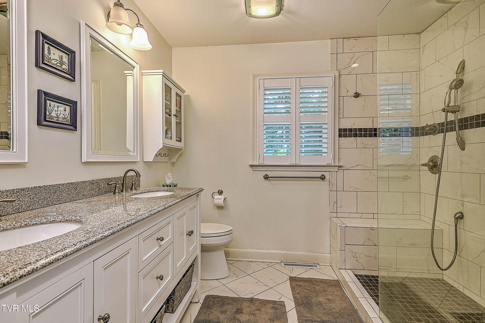 Photo #32: 2041 Edgemont Avenue