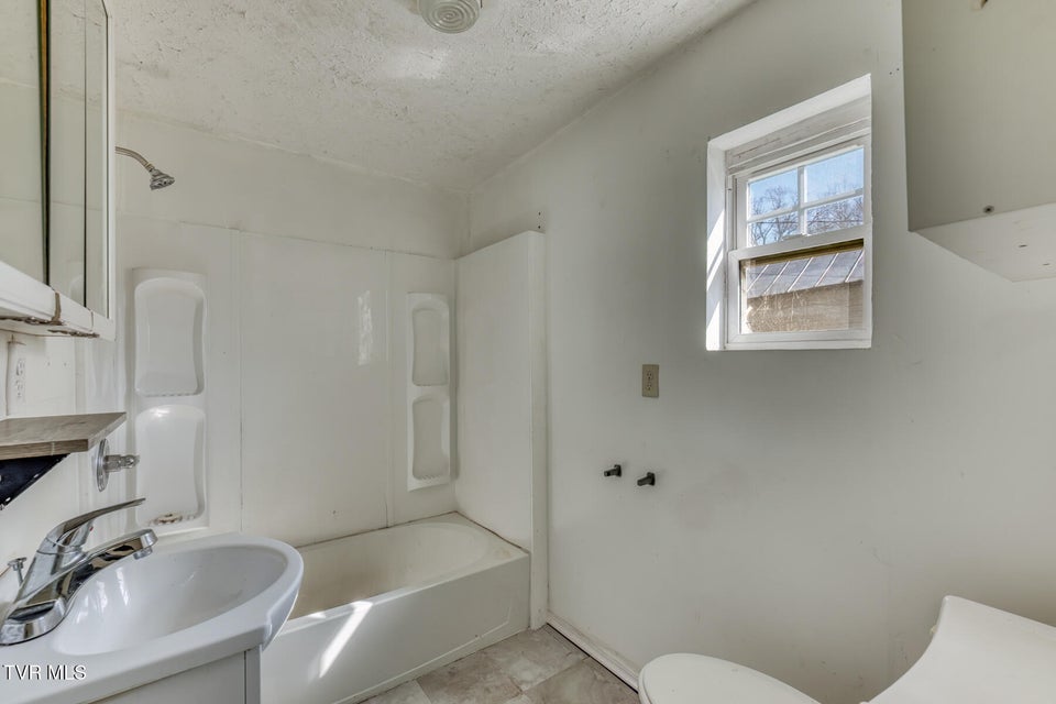 Photo #24: 2279 Saltville Highway