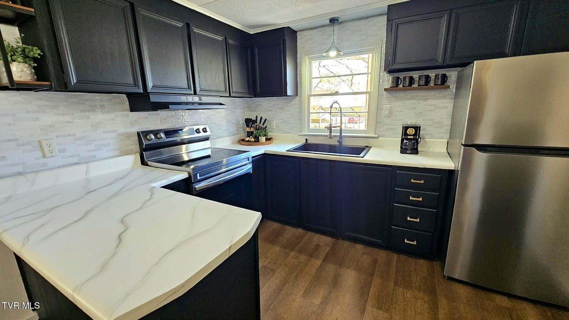 Photo #19: 2053 Alto Street