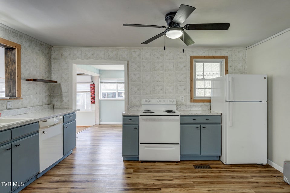 Photo #5: 121 Smith Avenue